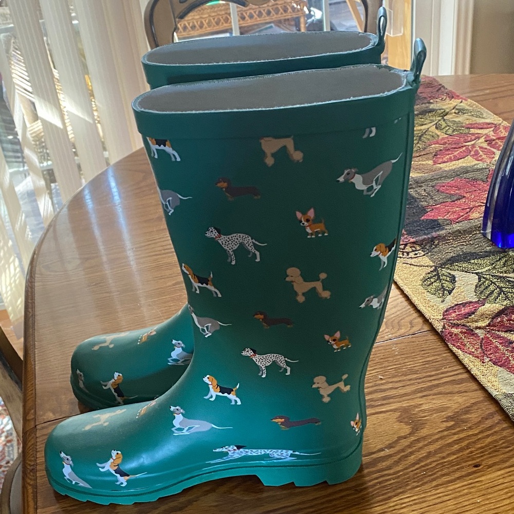 Playful Green Rain Boots with Dog Design
